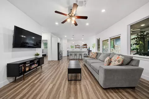 7502 Stable Ln, Lago Vista, TX 78645