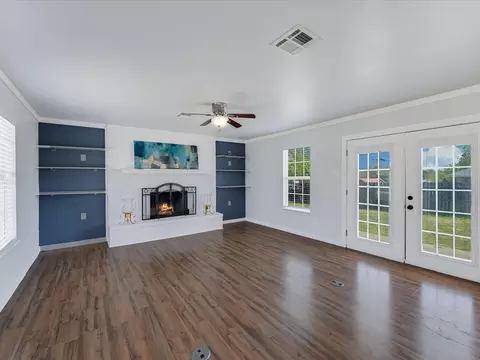 155 Travis Ln, Spicewood, TX 78669