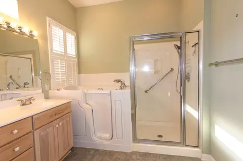 Bath - 102 Harness Ln, Georgetown, TX 78633 photo 2 of 3