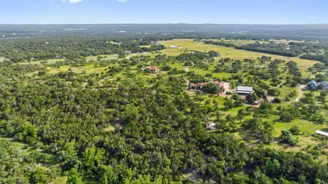 418 Cattle Trail Dr, Dripping Springs, TX 78620