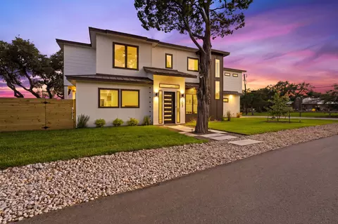 8503 Grandview Dr, Jonestown, TX 78645