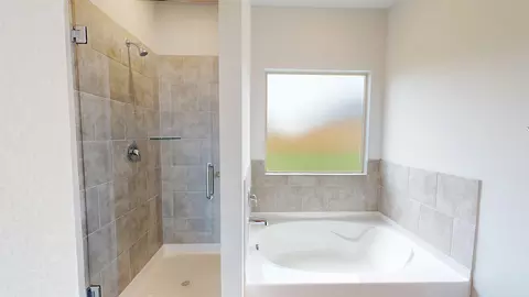 Bath - 2011 Ember Dr, Temple, TX 76502 photo 2 of 5