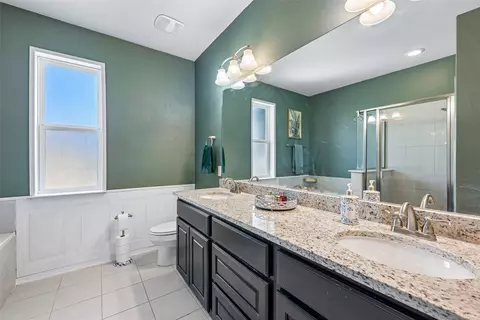 Bath - 1297 Harwell Loop, Kyle, TX 78640 photo 1 of 4