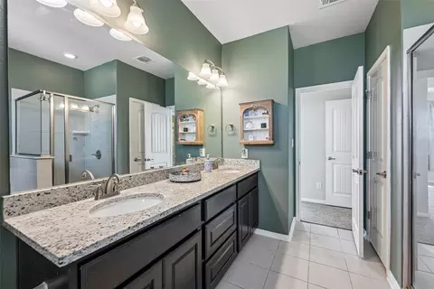 Bath - 1297 Harwell Loop, Kyle, TX 78640 photo 3 of 4