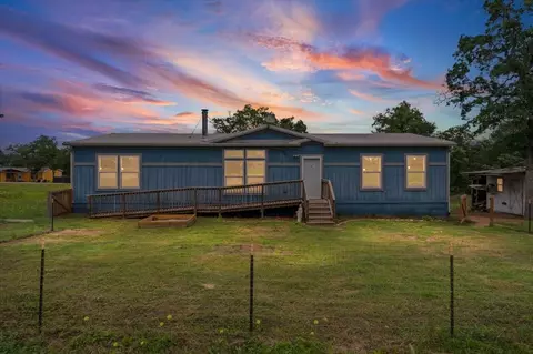 126 Cherokee Cir, Smithville, TX 78957