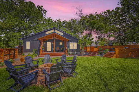 852 N Houston Ave, New Braunfels, TX 78130