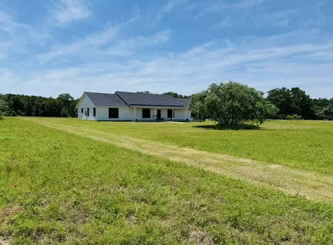 1300 Private Road 7037, Lexington, TX 78947