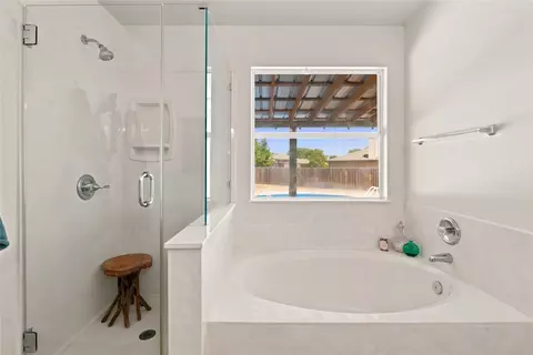 Bath - 405 Fairfield Loop, Leander, TX 78641 photo 2 of 3