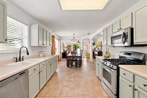 Kitchen - 405 Fairfield Loop, Leander, TX 78641 photo 3 of 3