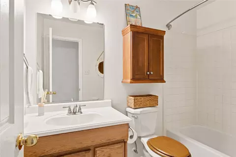 Bath - 405 Fairfield Loop, Leander, TX 78641 photo 3 of 3