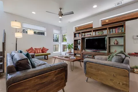2201 E 9th St, Austin, TX 78702 photo 5