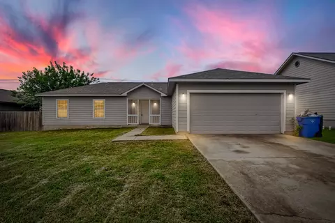 805 Debra Dr, Taylor, TX 76574