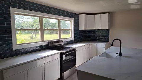 1284 Beaver Lake Dr, Caldwell, TX 77836