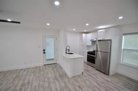 1200 E 52nd St #208, Austin, TX 78723