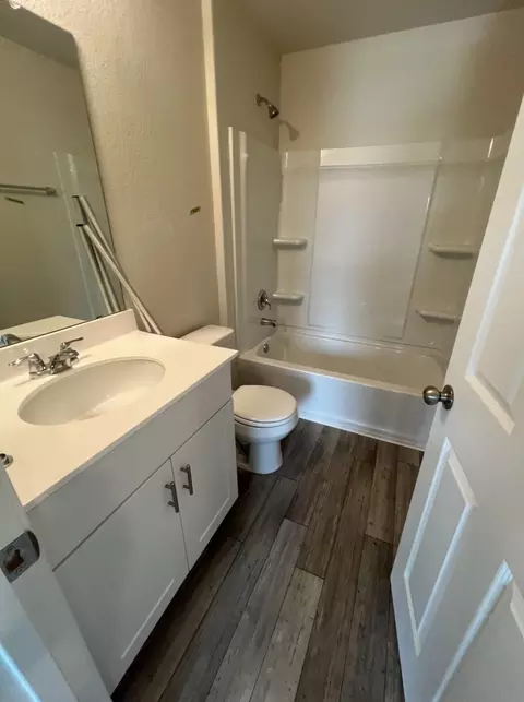 Bath - 499 Tree Nut Loop, Buda, TX 78610 photo 3 of 3