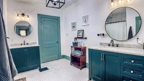 Bath - 240 W Allen St, Bartlett, TX 76511 photo 1 of 5