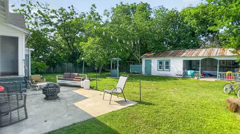 Exterior - 240 W Allen St, Bartlett, TX 76511 photo 5 of 8