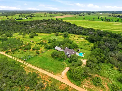 1208 Odaniel School Rd, Seguin, TX 78155
