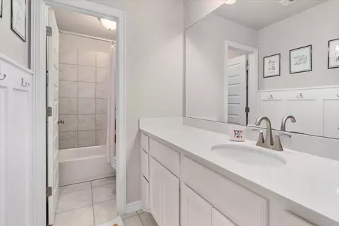 Bath - 5408 Vanner Path, Georgetown, TX 78626 photo 3 of 4