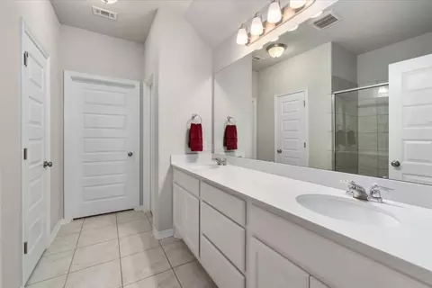 Bath - 5408 Vanner Path, Georgetown, TX 78626 photo 1 of 4