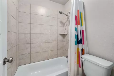 Bath - 5408 Vanner Path, Georgetown, TX 78626 photo 4 of 4