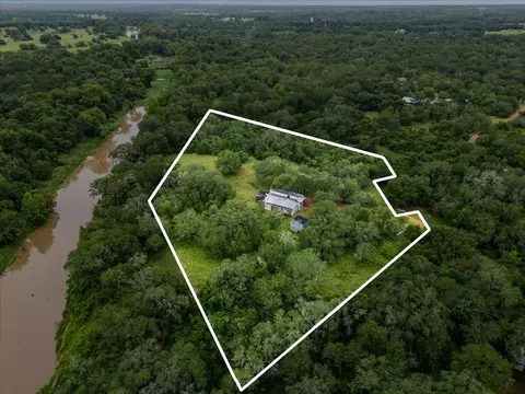 200 Desiderata Dr, Smithville, TX 78957