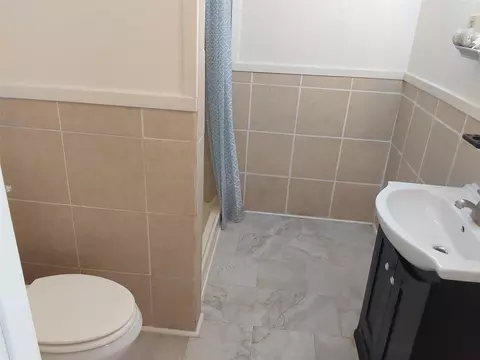 Bath - 513 San Marcos Hwy, Luling, TX 78648 photo 3 of 3