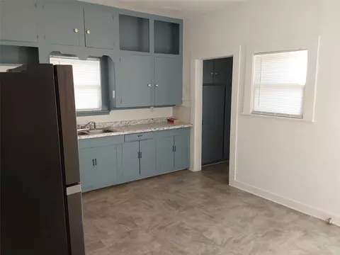 Kitchen - 513 San Marcos Hwy, Luling, TX 78648 photo 2 of 3