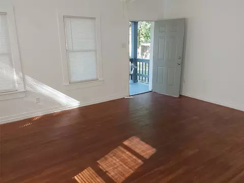 Living - 513 San Marcos Hwy, Luling, TX 78648 photo 2 of 3