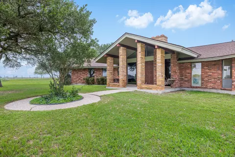 1931 Bruno Rd, Schulenburg, TX 78956