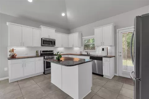 Kitchen - 721 Schefer St, Leander, TX 78641 photo 5 of 5