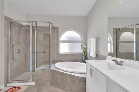 Bath - 721 Schefer St, Leander, TX 78641 photo 2 of 5