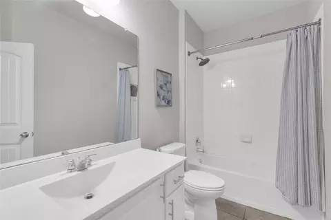 Bath - 721 Schefer St, Leander, TX 78641 photo 4 of 5