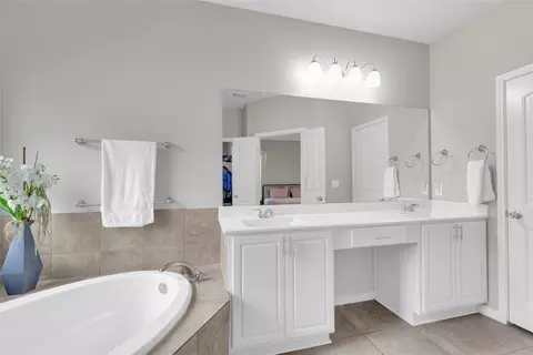 Bath - 721 Schefer St, Leander, TX 78641 photo 3 of 5