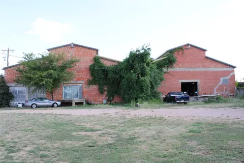 Exterior - 702 Pecan St, Junction, TX 76849 photo 4 of 5