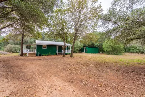 4621 County Road 444, Waelder, TX 78959