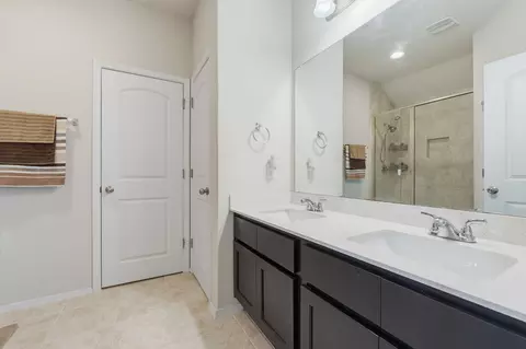 Bath - 120 Blue Agate Ct, Jarrell, TX 76537 photo 2 of 3