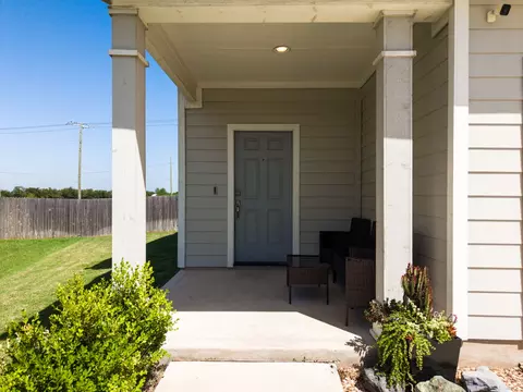 Exterior - 120 Blue Agate Ct, Jarrell, TX 76537 photo 3 of 4