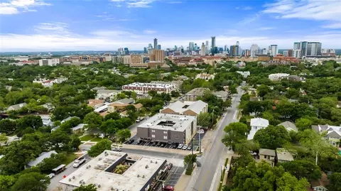 101 E 33rd St #206, Austin, TX 78705