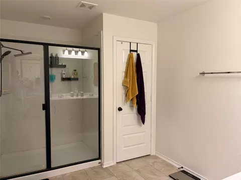 Bath - 1007 Brambles Dr, Georgetown, TX 78626 photo 2 of 3