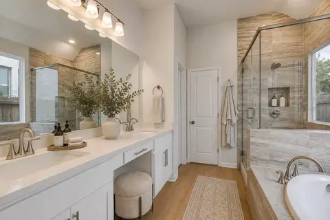 Bath - 270 Smithsonian Ln, Kyle, TX 78640 photo 2 of 4