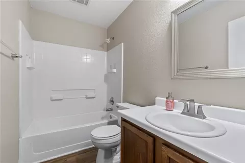 Bath - 18425 Crestwind Ln, Elgin, TX 78621 photo 1 of 3