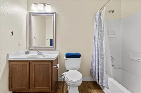 Bath - 18425 Crestwind Ln, Elgin, TX 78621 photo 3 of 3