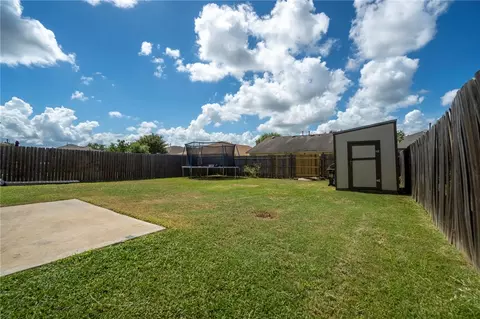 Exterior - 18425 Crestwind Ln, Elgin, TX 78621 photo 5 of 7