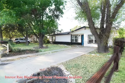 327 W Mulberry St, Fredericksburg, TX 78624