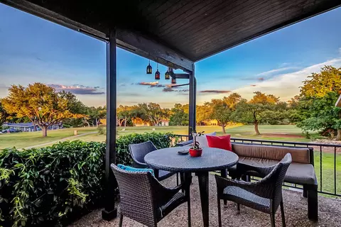 402 Seawind St, Lakeway, TX 78734