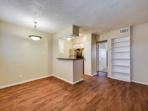 2401 Manor Rd #119, Austin, TX 78722