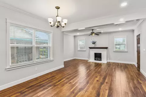 Living - 522 S Walnut Ave, Luling, TX 78648 photo 4 of 5