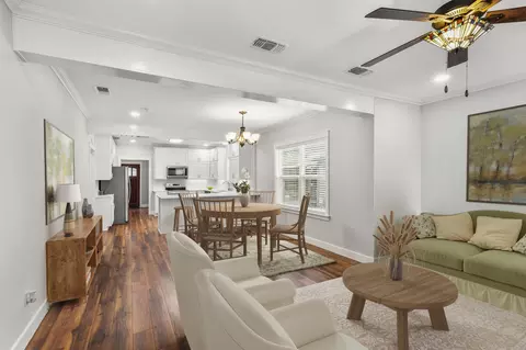 Living - 522 S Walnut Ave, Luling, TX 78648 photo 3 of 5