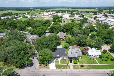 View/Area - 522 S Walnut Ave, Luling, TX 78648 photo 2 of 4